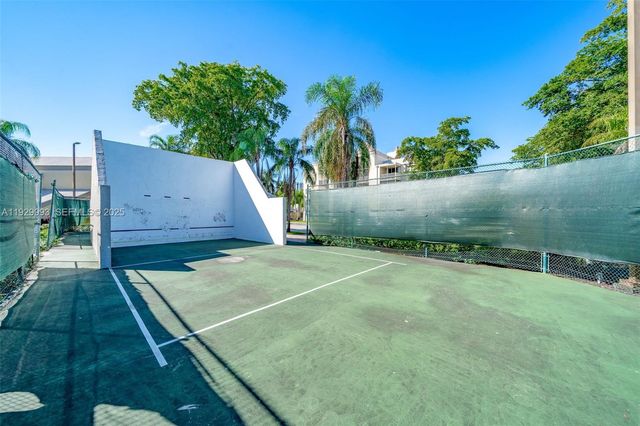 8290 Lake Dr 541, Doral, FL 33166