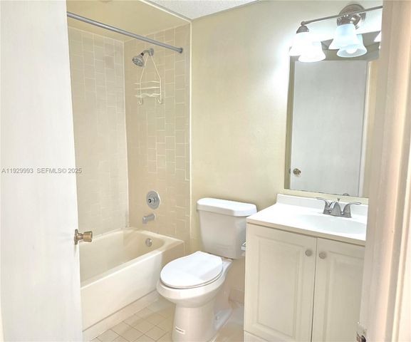 8290 Lake Dr 541, Doral, FL 33166