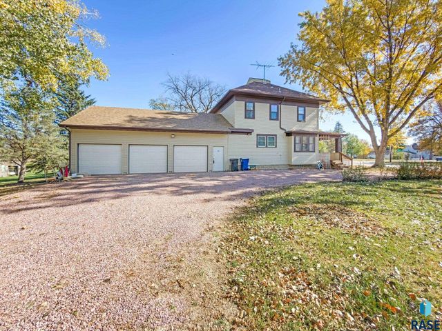 104 W Boynton Ave Avenue, Lennox, SD 57039