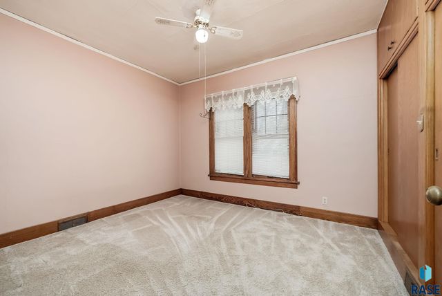 104 W Boynton Ave Avenue, Lennox, SD 57039