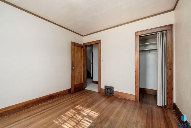 104 W Boynton Ave Avenue, Lennox, SD 57039