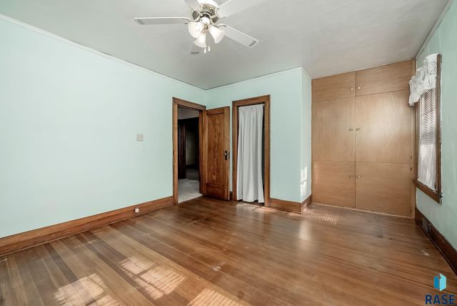 104 W Boynton Ave Avenue, Lennox, SD 57039