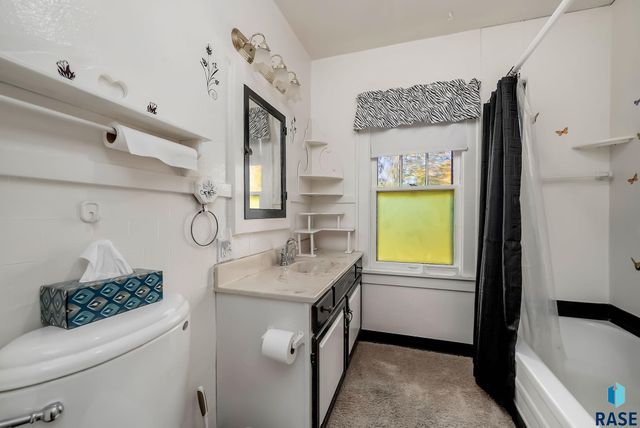 104 W Boynton Ave Avenue, Lennox, SD 57039