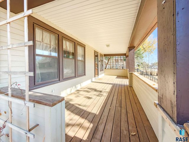 104 W Boynton Ave Avenue, Lennox, SD 57039