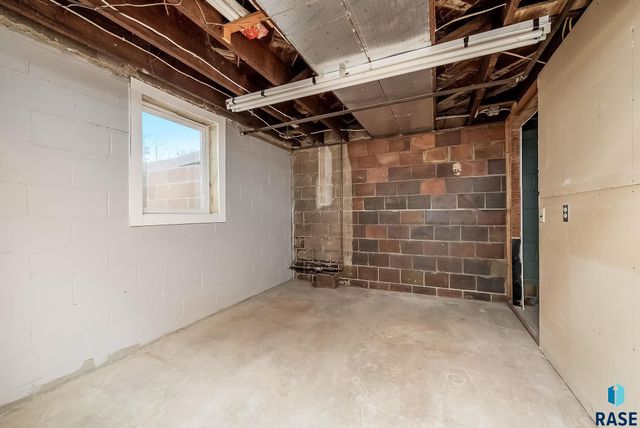 104 W Boynton Ave Avenue, Lennox, SD 57039