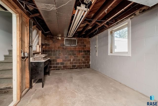 104 W Boynton Ave Avenue, Lennox, SD 57039