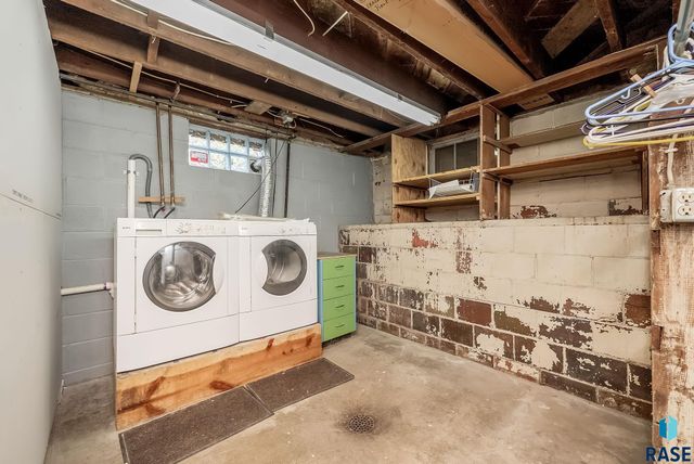 104 W Boynton Ave Avenue, Lennox, SD 57039