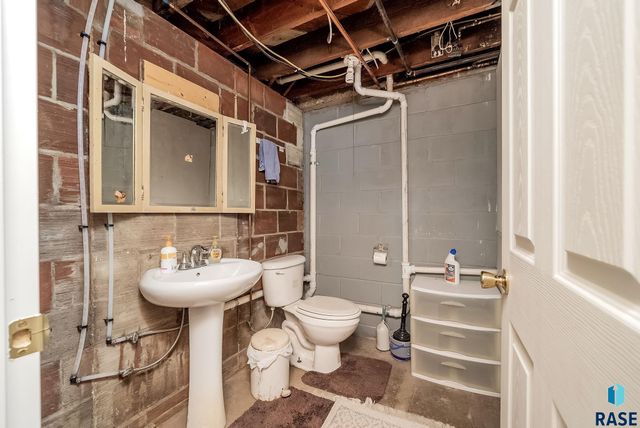 104 W Boynton Ave Avenue, Lennox, SD 57039