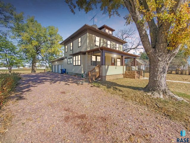 104 W Boynton Ave Avenue, Lennox, SD 57039