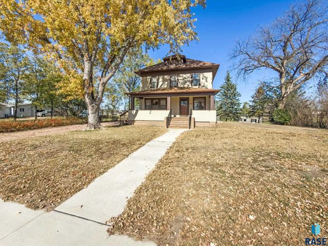 104 W Boynton Ave Avenue, Lennox, SD 57039