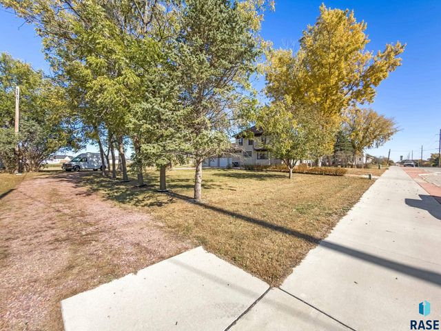 104 W Boynton Ave Avenue, Lennox, SD 57039