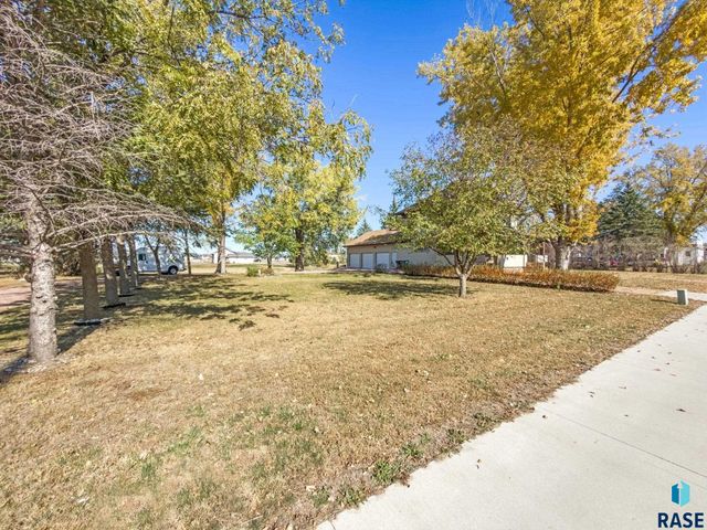 104 W Boynton Ave Avenue, Lennox, SD 57039