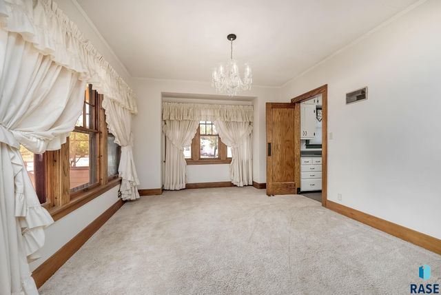 104 W Boynton Ave Avenue, Lennox, SD 57039