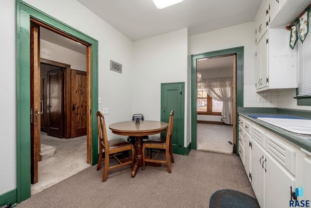 104 W Boynton Ave Avenue, Lennox, SD 57039