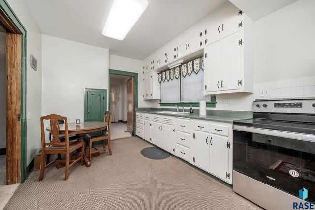 104 W Boynton Ave Avenue, Lennox, SD 57039