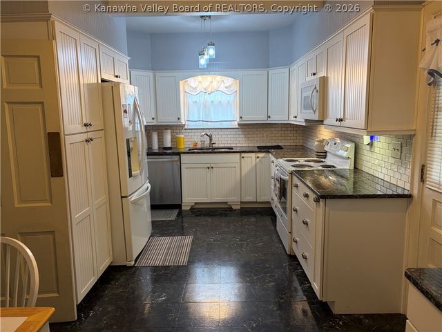 3604 Staunton Avenue Se, Charleston, WV 25304