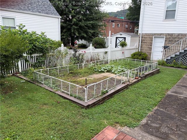 3604 Staunton Avenue Se, Charleston, WV 25304