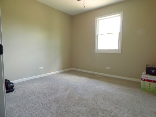 528 W Pheasant Court, Round Lake Beach, IL 60073