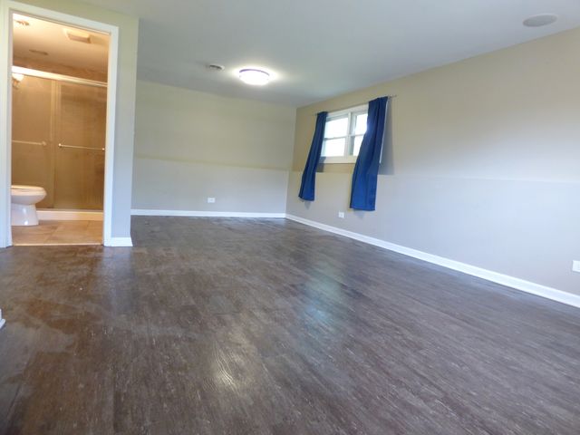 528 W Pheasant Court, Round Lake Beach, IL 60073