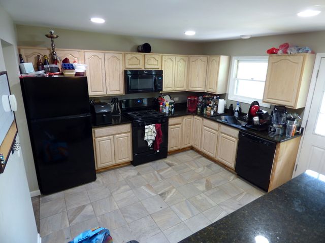 528 W Pheasant Court, Round Lake Beach, IL 60073