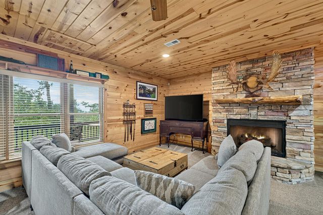 1579 Mangums Trail, Blue Ridge, GA 30513