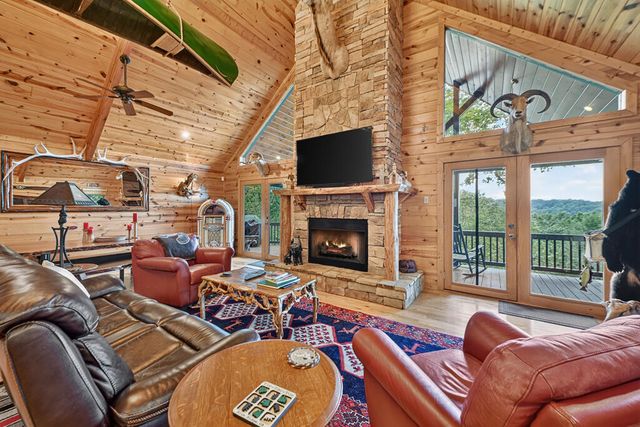 1579 Mangums Trail, Blue Ridge, GA 30513