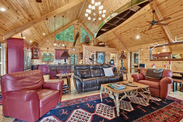 1579 Mangums Trail, Blue Ridge, GA 30513