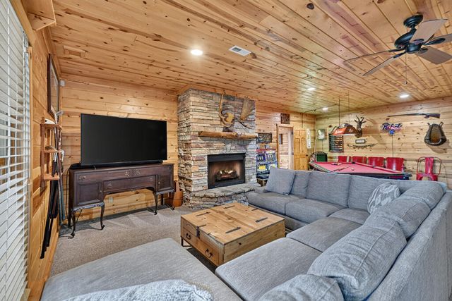 1579 Mangums Trail, Blue Ridge, GA 30513