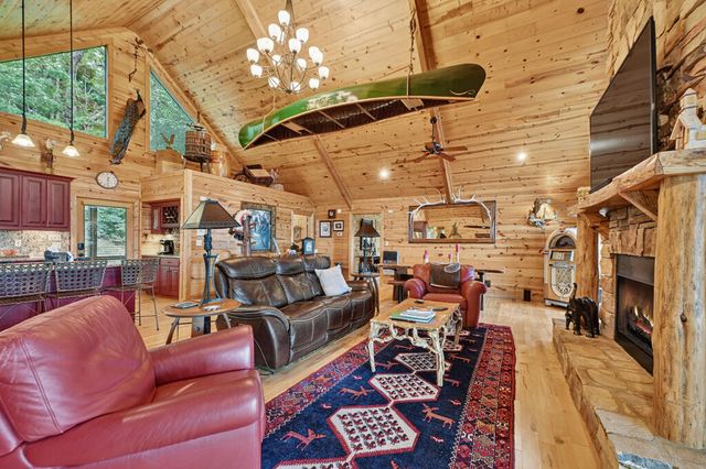 1579 Mangums Trail, Blue Ridge, GA 30513