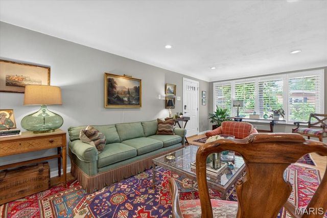 2316 Divot Drive, Crystal Lake Park, MO 63131