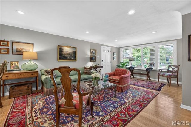 2316 Divot Drive, Crystal Lake Park, MO 63131