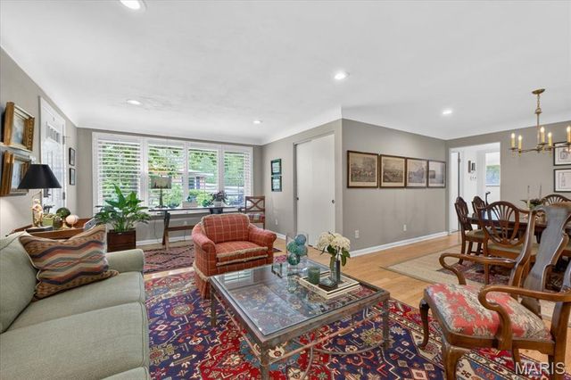 2316 Divot Drive, Crystal Lake Park, MO 63131