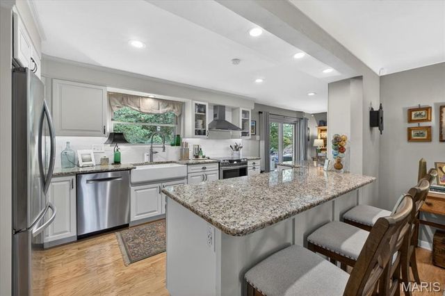 2316 Divot Drive, Crystal Lake Park, MO 63131