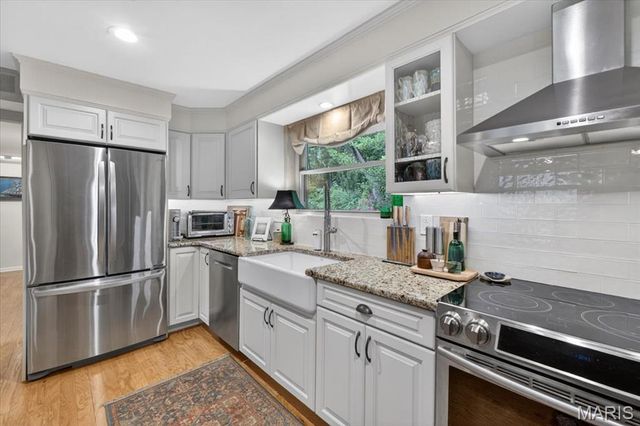 2316 Divot Drive, Crystal Lake Park, MO 63131