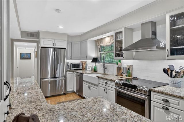 2316 Divot Drive, Crystal Lake Park, MO 63131