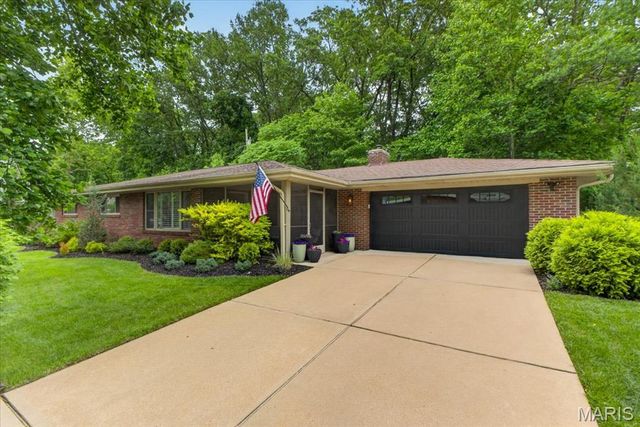 2316 Divot Drive, Crystal Lake Park, MO 63131