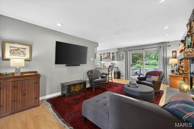 2316 Divot Drive, Crystal Lake Park, MO 63131