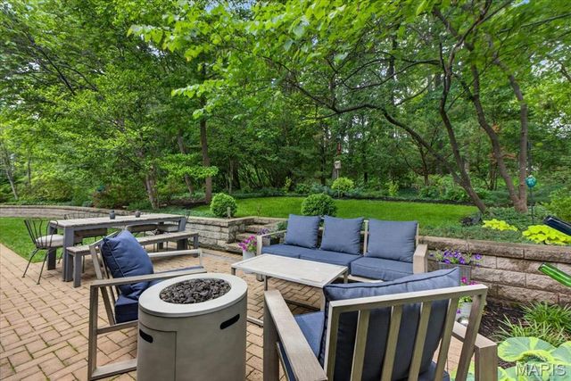 2316 Divot Drive, Crystal Lake Park, MO 63131