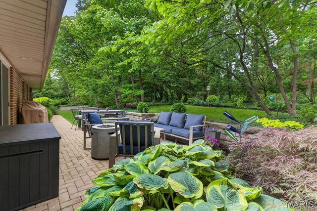 2316 Divot Drive, Crystal Lake Park, MO 63131