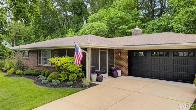 2316 Divot Drive, Crystal Lake Park, MO 63131