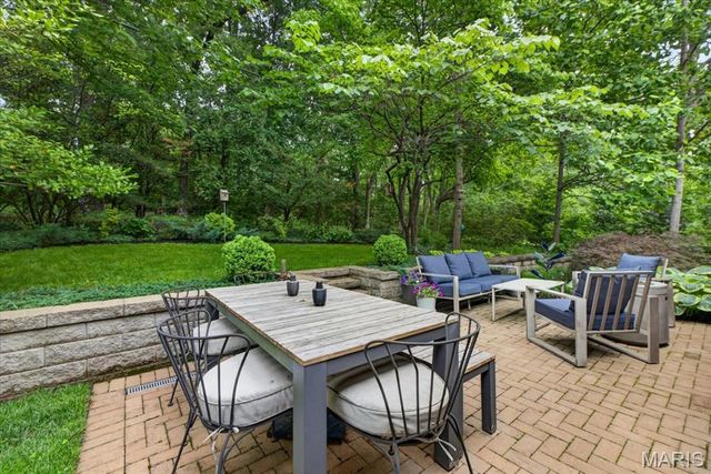2316 Divot Drive, Crystal Lake Park, MO 63131