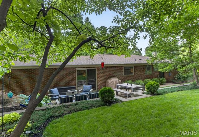 2316 Divot Drive, Crystal Lake Park, MO 63131