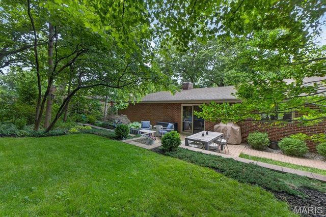 2316 Divot Drive, Crystal Lake Park, MO 63131