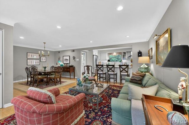 2316 Divot Drive, Crystal Lake Park, MO 63131