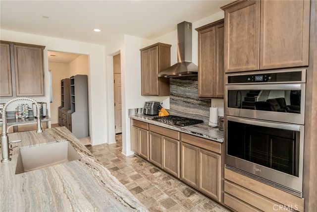 32813 Oakland, Winchester, CA 92596