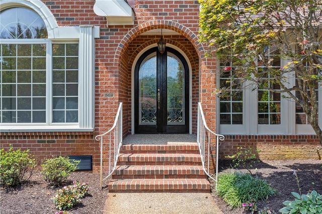 524 Shadow Brooke DR, Chesapeake, VA 23320