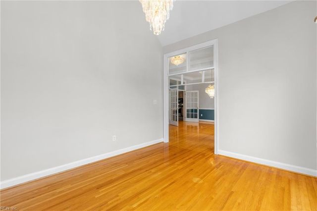 524 Shadow Brooke DR, Chesapeake, VA 23320