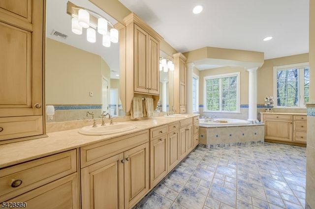 9 Pennbrook Ct, Montville Twp., NJ 07045