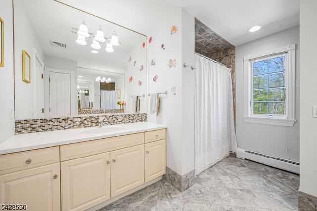 9 Pennbrook Ct, Montville Twp., NJ 07045