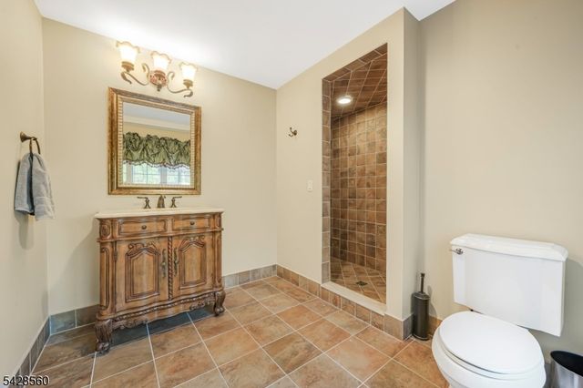 9 Pennbrook Ct, Montville Twp., NJ 07045